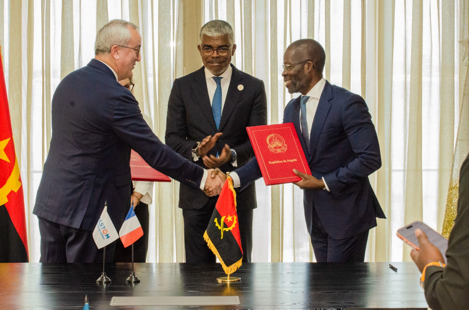 Angolan Ministry of Transport and Alstom sign MoU Angolan Ministry of Transport and Alstom sign MoU