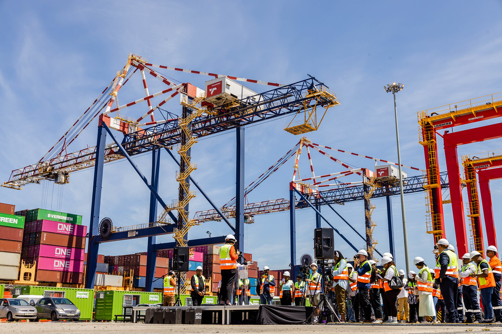 Transnet orders hybrid straddle carriers from Kalmar