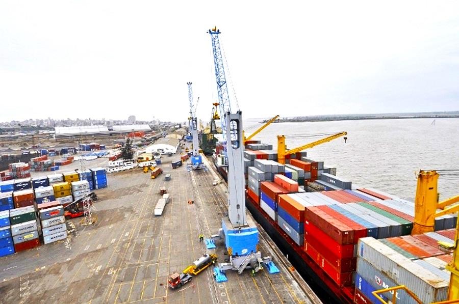 Maputo port breaks cargo record, boosting regional logistics