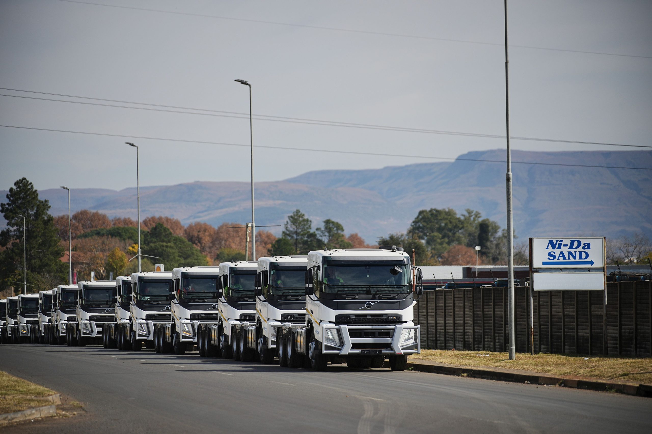 Volvo Trucks delivers first of 165 new  FMXs to Ni-Da Group