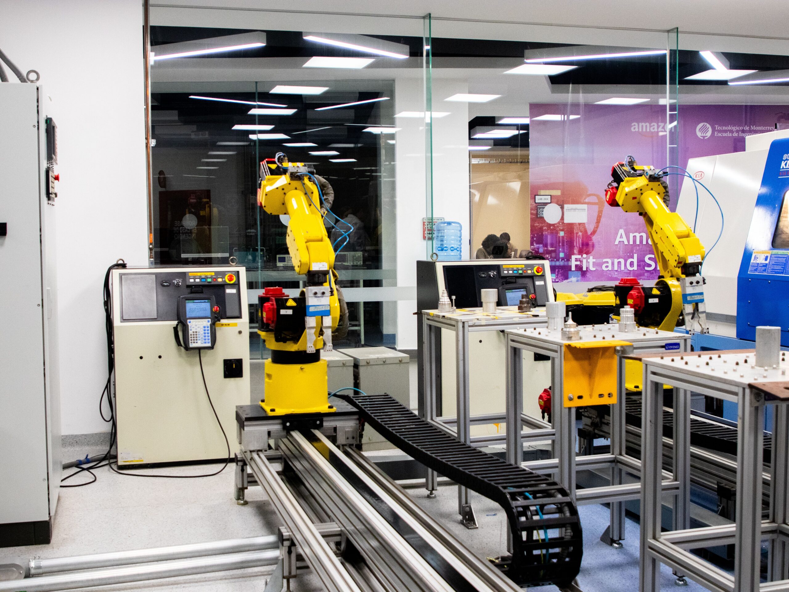 The rise of robots in warehouses The rise of robots in warehouses